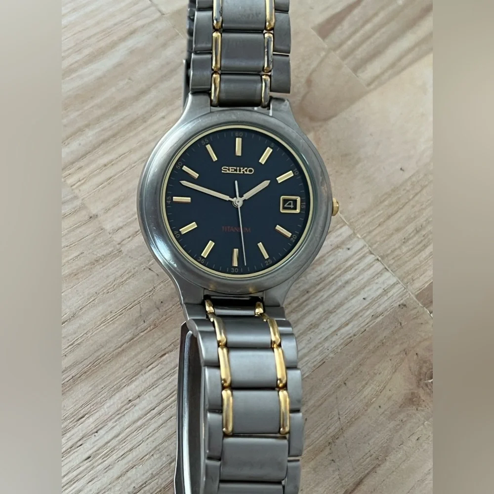 Seiko Titanium Rare Vintage Men’s Watch Two-Tone Titanium Bracelet Blue Dial